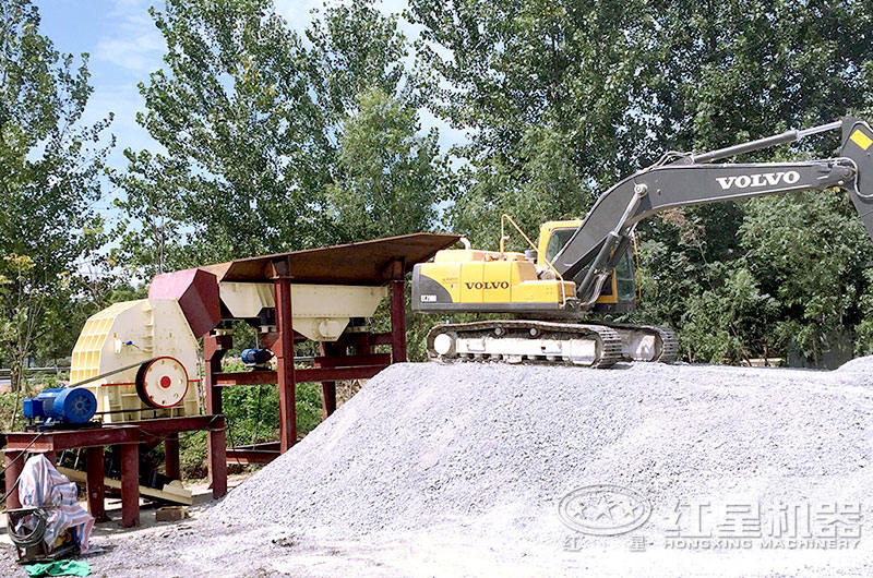 1610重锤式碎石机生产现场图 1610重锤式碎石机生产现场图