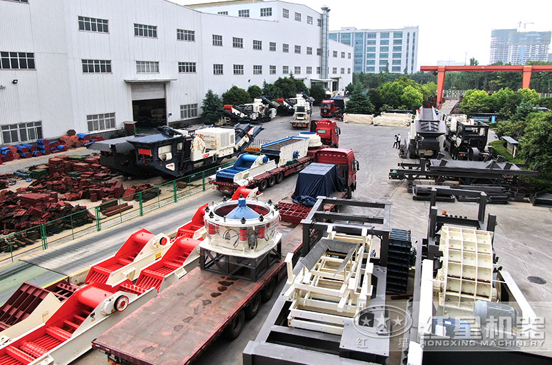 矿山破碎机装货中 矿山破碎机装货中