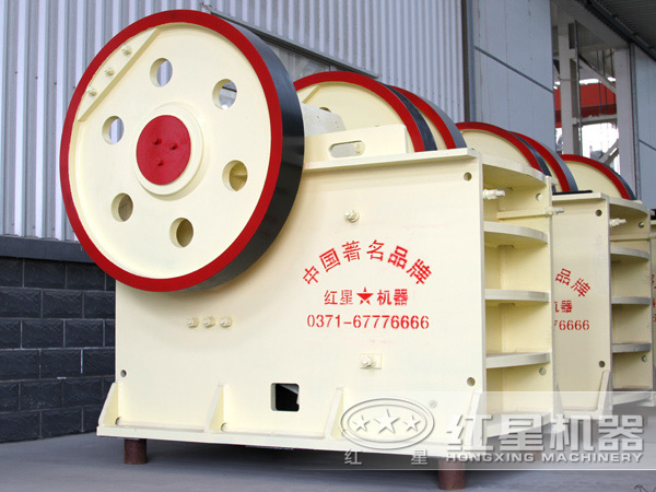 颚式破碎机整体图 颚式破碎机整体图