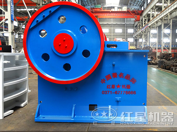 颚式破碎机侧面图 颚式破碎机侧面图