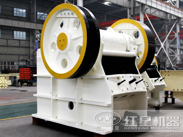 大型超细碎颚式破碎机 大型超细碎颚式破碎机
