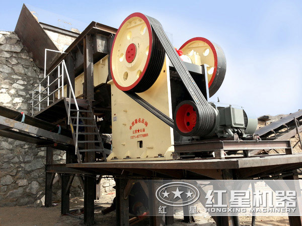 石灰破碎作业现场 石灰破碎作业现场