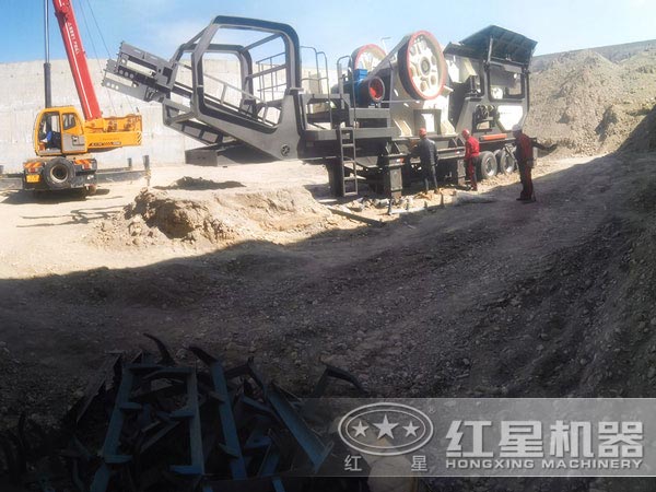 青石移动破碎站现场 青石移动破碎站现场