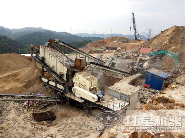 青石移动破碎站生产现场 青石移动破碎站生产现场